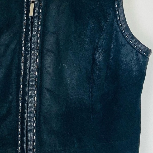 Artico Axel’s Vail, Colorado shearling zip front vest in black. Size 46 (US8/10) - Picture 10 of 11